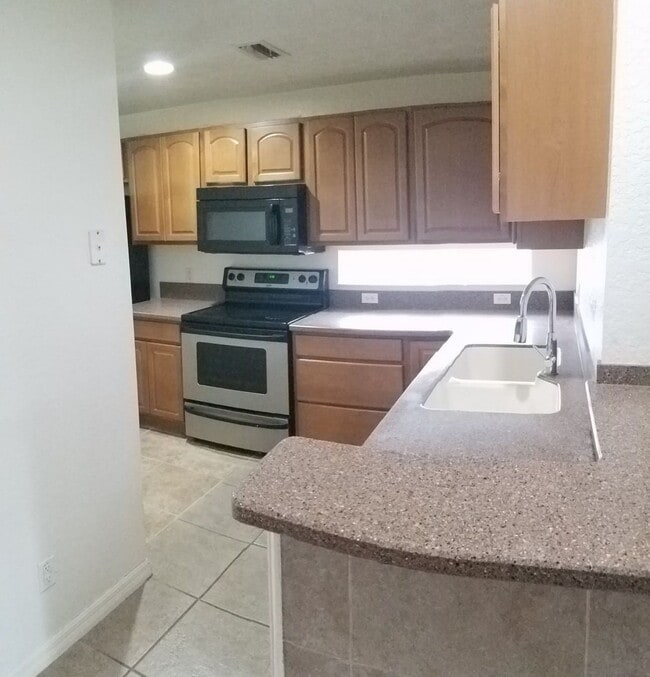 Photo - 231 NE 28th Ave