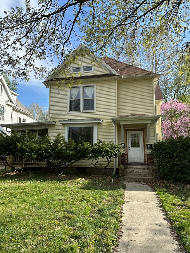 Building Photo - 507 W Green St