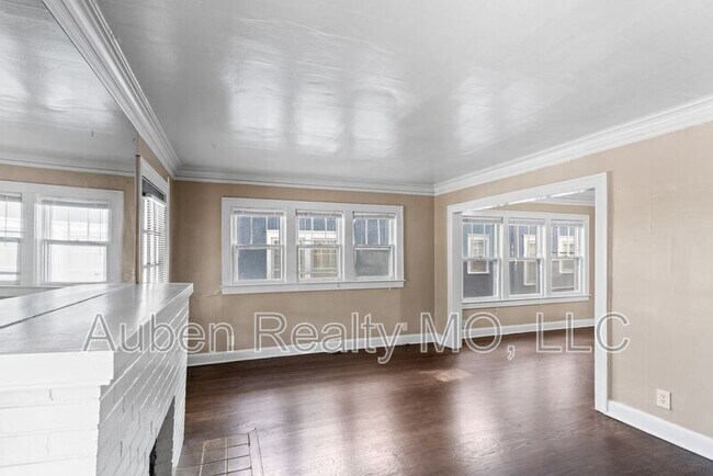 Photo - 5303 Charlotte St Unit 1