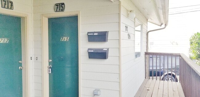Photo - MOVE IN READY NOW! Desirable down town location. 2 bed, 1 bath. Includes water, sewer and garbage.