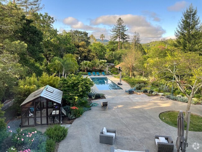 Building Photo - Fabulous gated 5bd/3.5ba San Anselmo Home