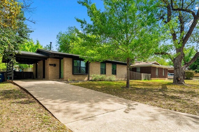 1808 Forest Hill Dr