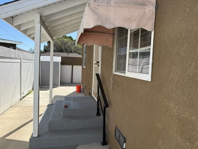 Photo - 454 E 63rd St