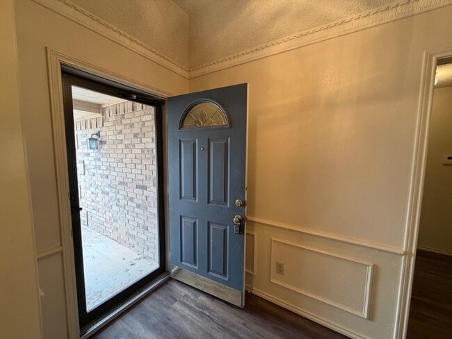 Photo - 5806 78th St