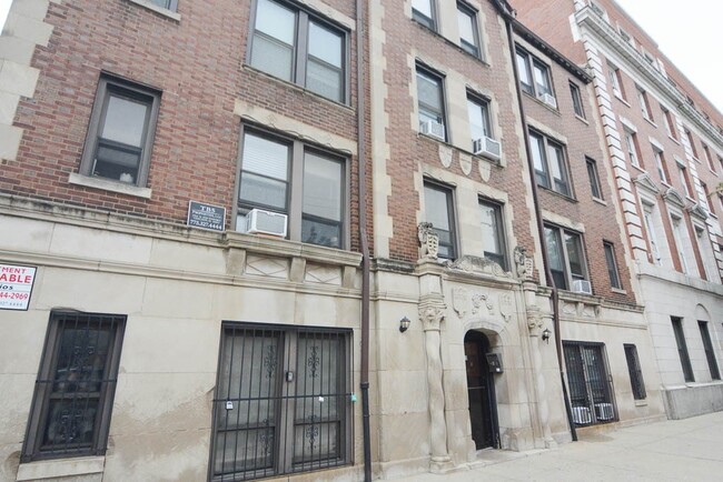Building Photo - 3345 N Marshfield Ave Rental