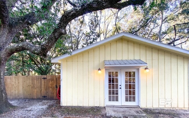 Photo - 335 E Canal Dr