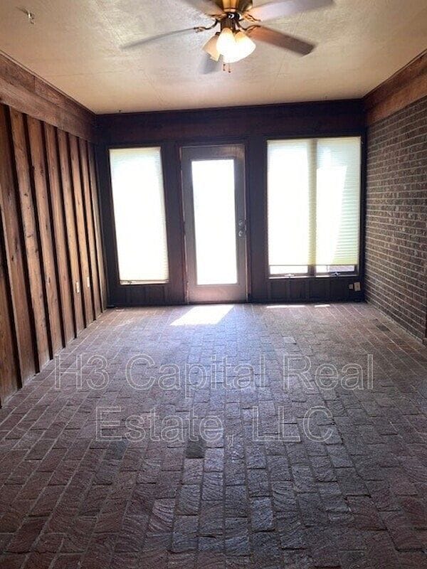 Photo - 200 Lake Forest Dr