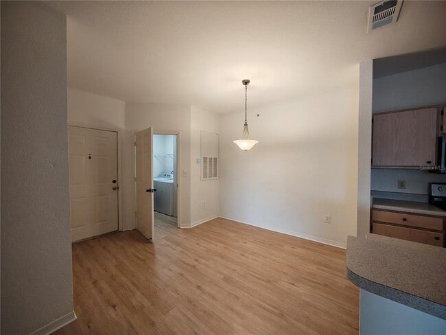 Photo - 5471 Vineland Rd Unit 7308