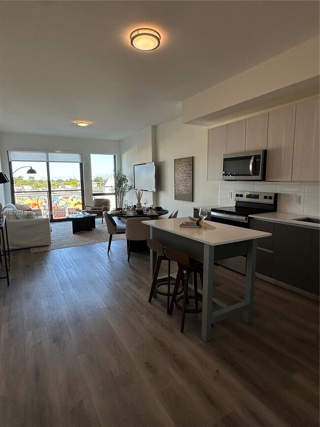 Building Photo - 3801 N Dixie Hwy Unit 522