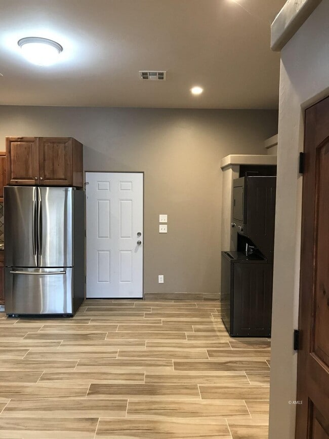 Photo - 598 S Hillside Dr