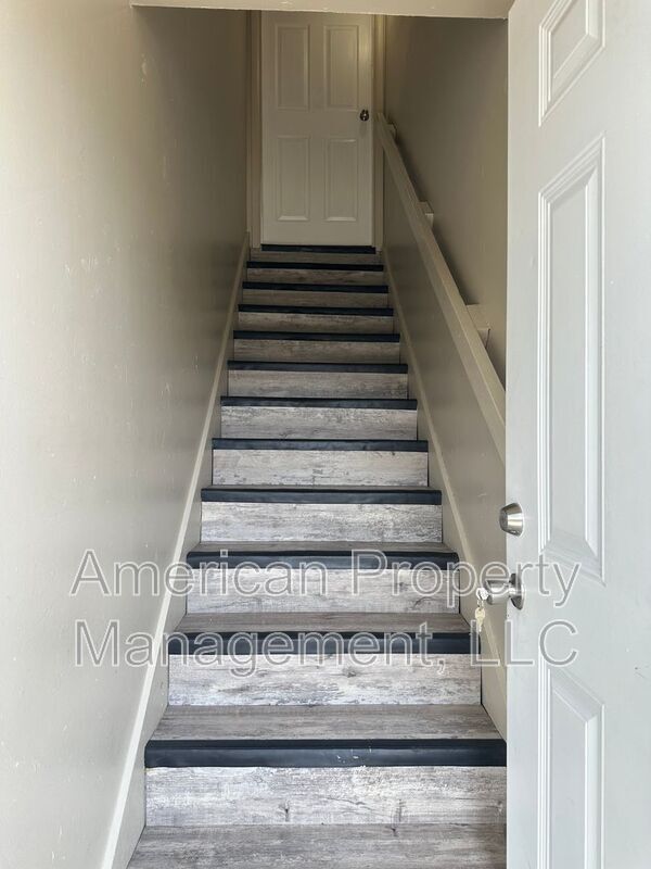 3605 1/2 E 16th St-