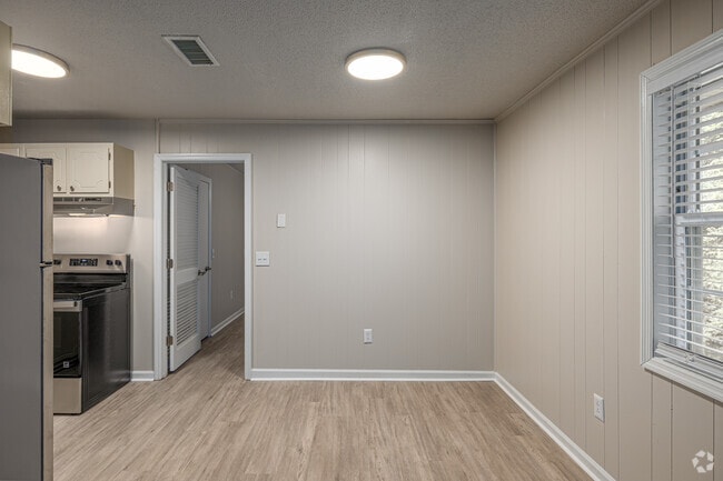 1BR 1BA 537SF: Dining Area
