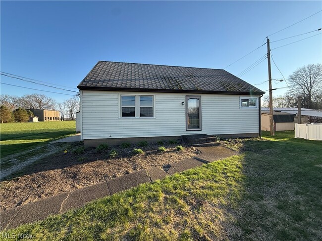 Building Photo - 2024 Delaware Dr SE