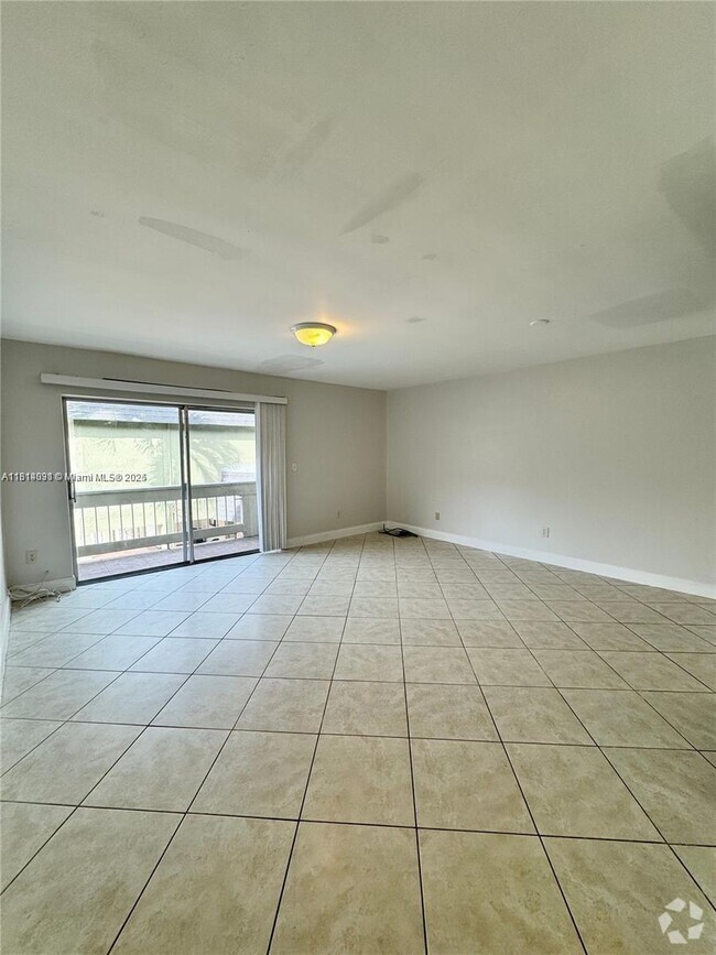 Building Photo - 9370 SW 87th Ave Unit S18 Rental