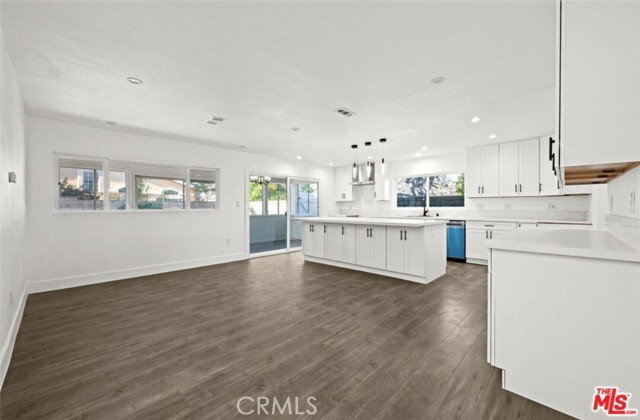 Photo - 6257 Lindley Ave