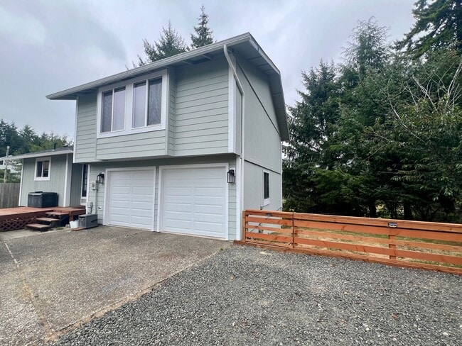 Building Photo - 1130 Hemlock Ct