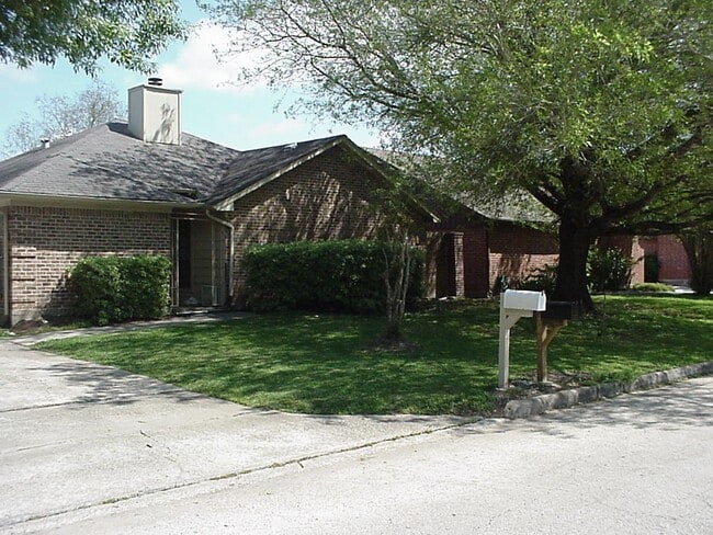 Photo - 10822 Lynbrook Dr Unit B