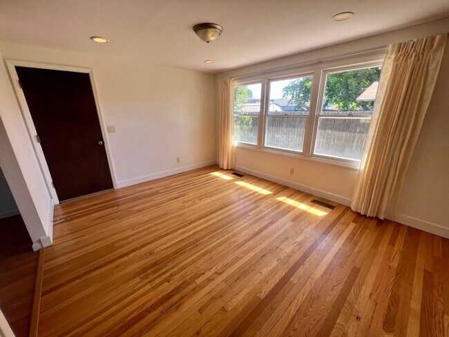 Photo - 2570 Aztec Ave