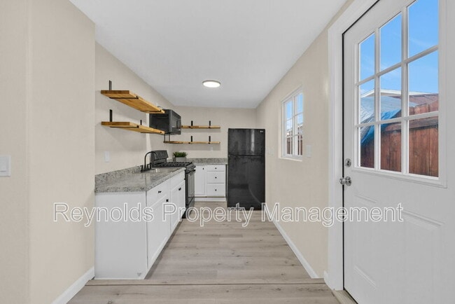 Photo - 703 Mills St