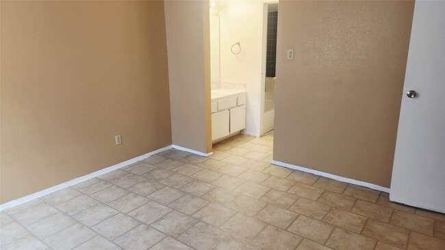 Building Photo - 12511 Ashford Meadow Dr Unit C