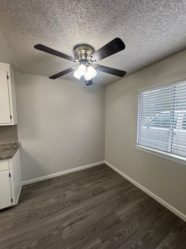 Photo - 2703 Heather Ln