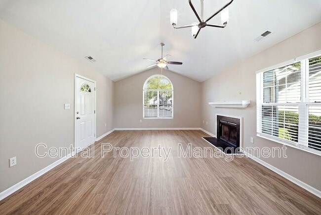 Photo - 320 Woodruff Park Ln