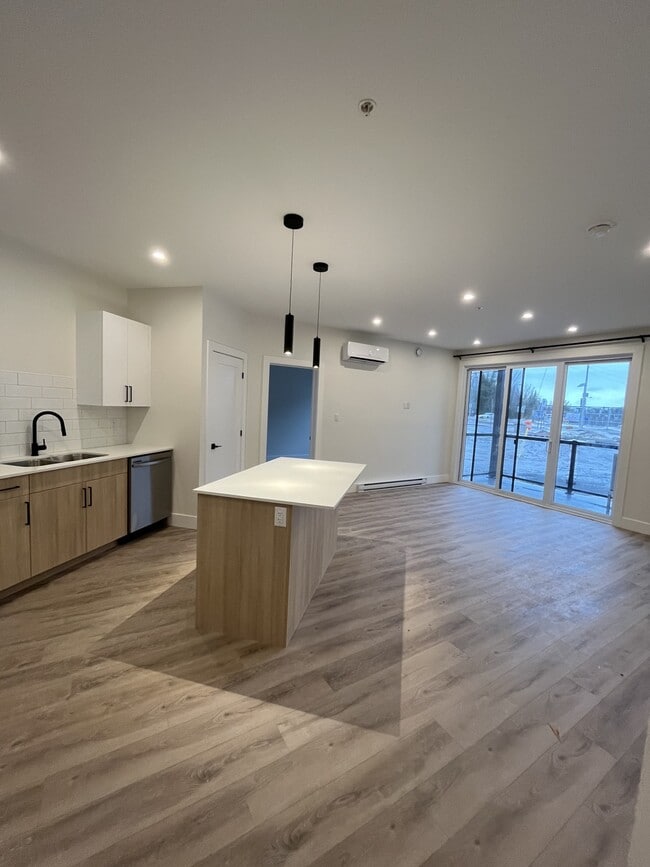 Building Photo - 1035 Melanson Rd Unit 107