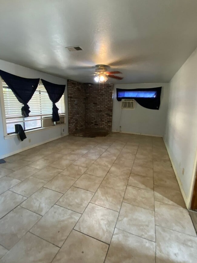 Photo - 1857 Crestwood Cir