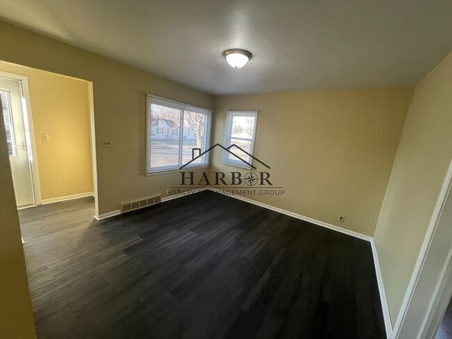 Photo - 1/2 Off first full month of rent!