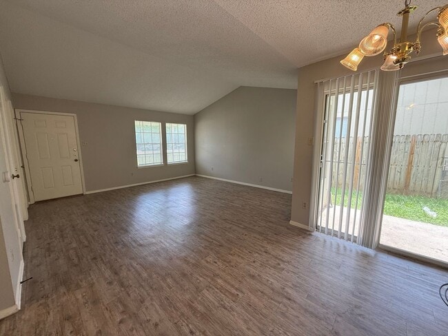 Building Photo - 510 Willowbend Cove Unit 1