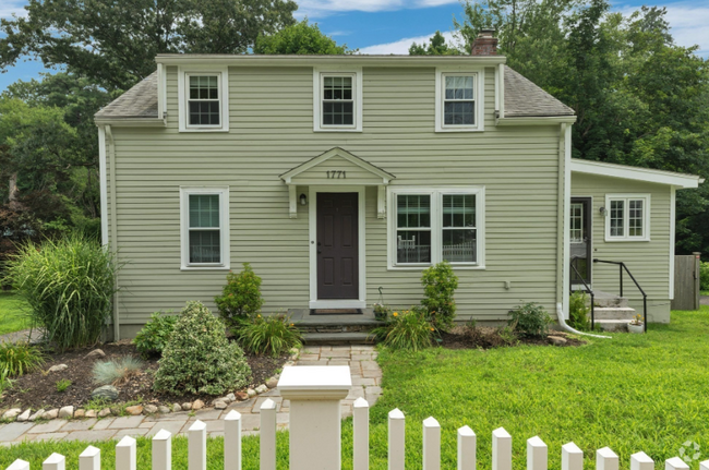 Building Photo - 1771 Main St Rental