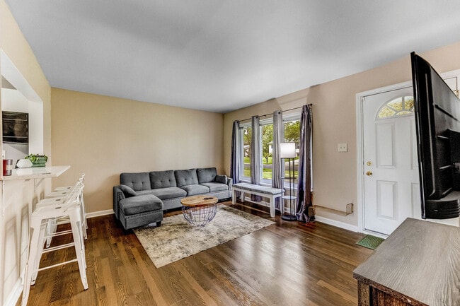 Photo - 219 Monterey Dr