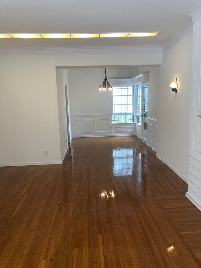 Photo - 520-522 N Rossmore Ave