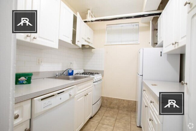 Building Photo - 1 bedroom in Brookline MA 02446 Unit B Rental