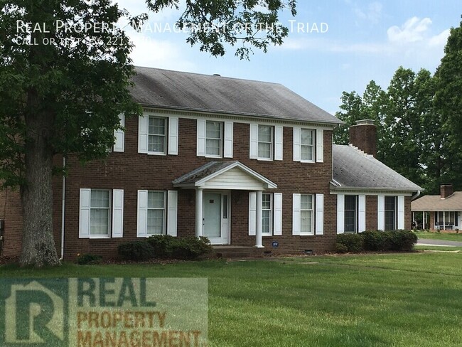 *Move In Special* Huge 4BR/3BA Brick Home ... - *Move In Special* Huge 4BR/3BA Brick Home ...