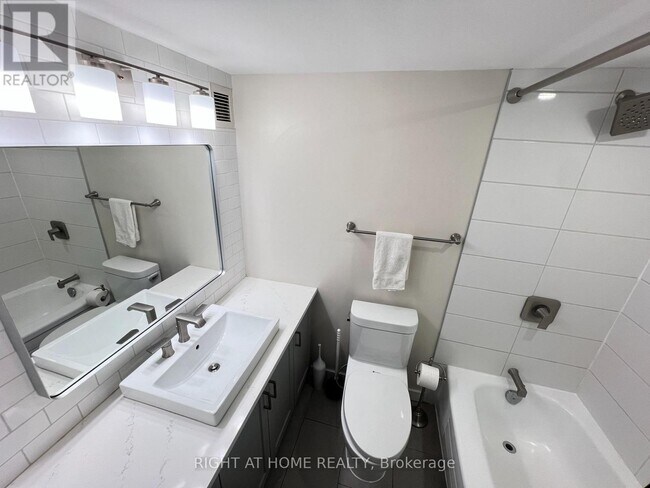 Photo - 505 St. Laurent Blvd Unité 1103