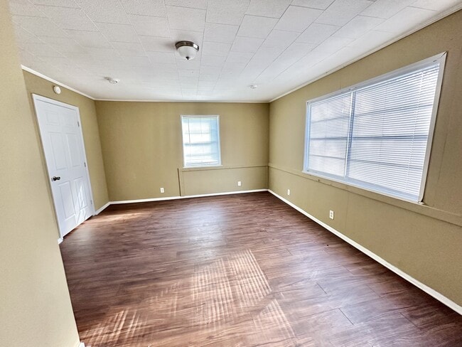 Photo - 1136 Broad St