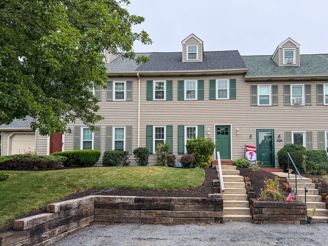 Photo - 425 Deerfield Dr