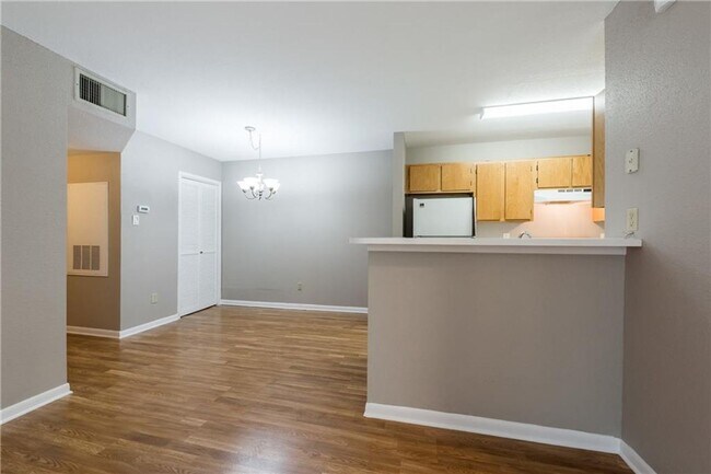 Photo - 4500 E Oltorf St