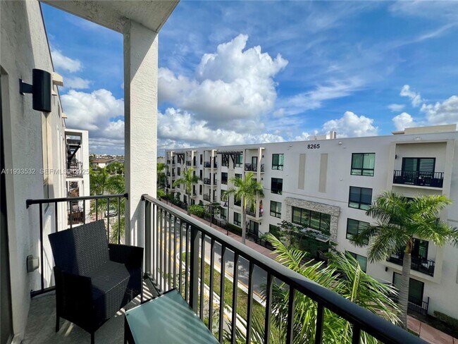 Building Photo - 8301 NW 41st St Unit B-405