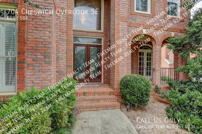 Photo - 704 Cheswich Overlook SE