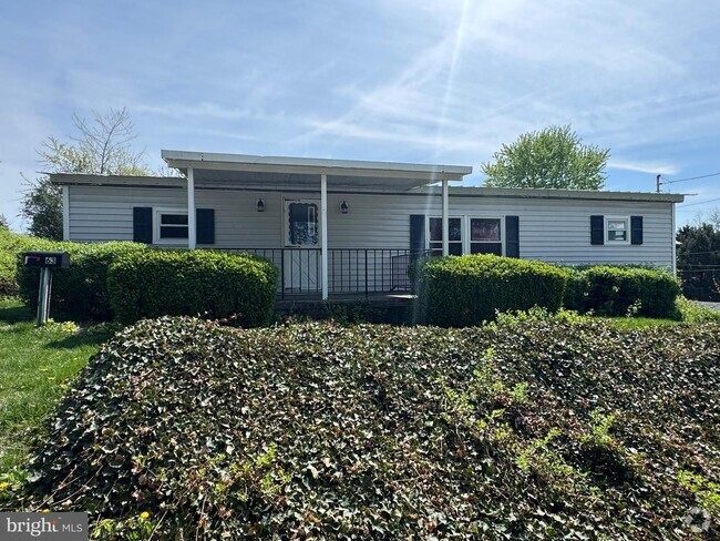 Building Photo - Coming Soon - 3 Bedroom 1.5 Bath Home - Hi...