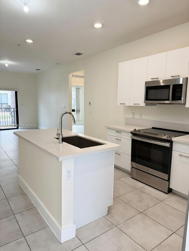 Building Photo - 8301 NW 41st St Unit B-107