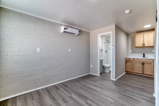 Photo - 1005 N Center Ave Unit Studio