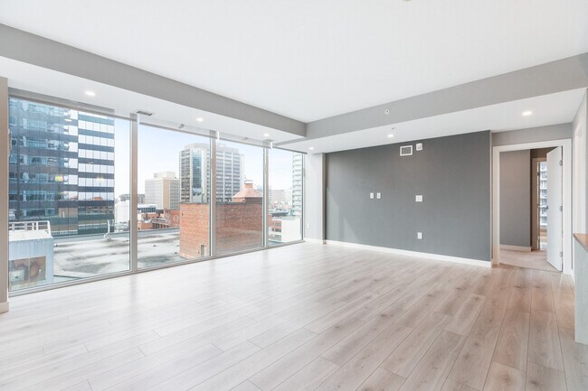 Photo - 10180-103 103 St NW