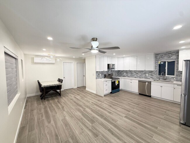 Building Photo - 18332 Elaine Ave