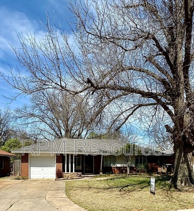 Photo - 2137 Barclay Rd