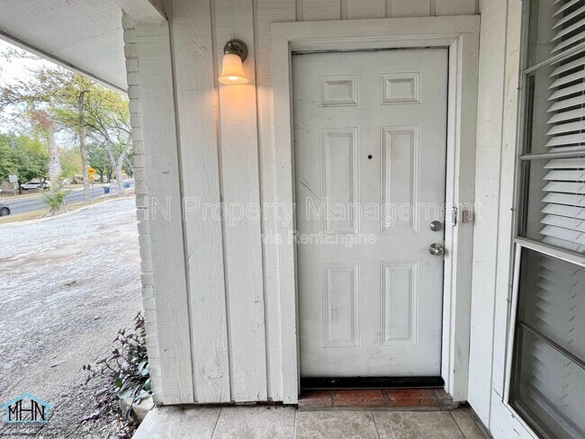 Photo - 944 Patricia Dr