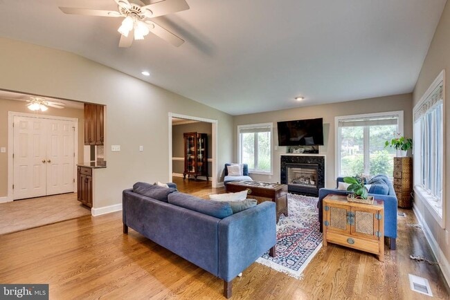 1816 Midlothian Ct