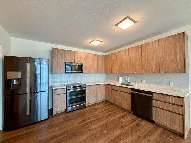 Building Photo - The Central Ala Moana: 1 Bed, 1 Bath Top Floor Unit 4204